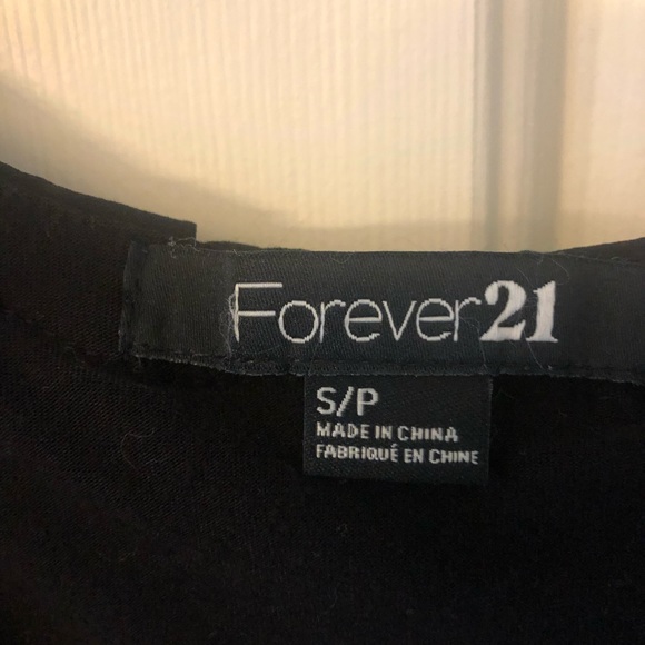 F21-sleeveless top S/P - Picture 3 of 3